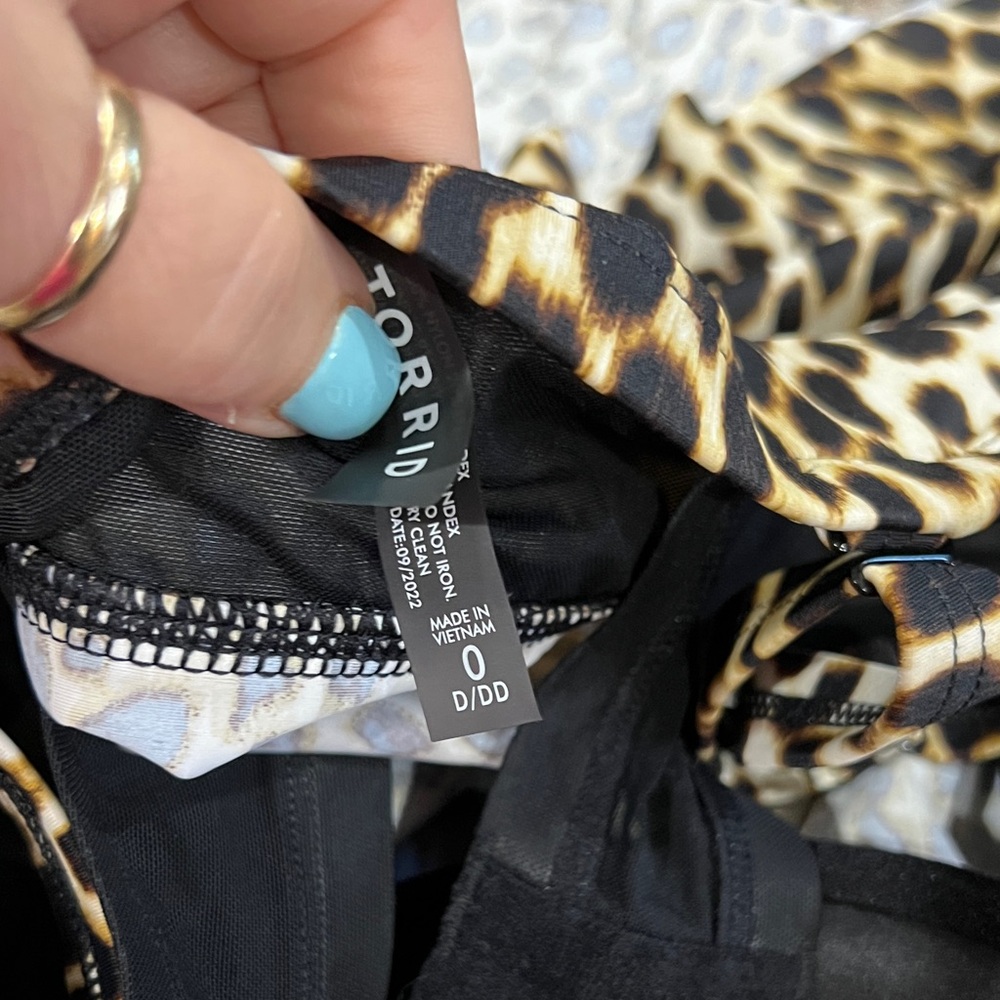 Torrid leopard Print Women's Top size 10/12 00/0 - Picture 8 of 12